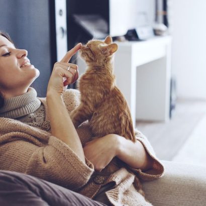 woman-with-cat-1487213463